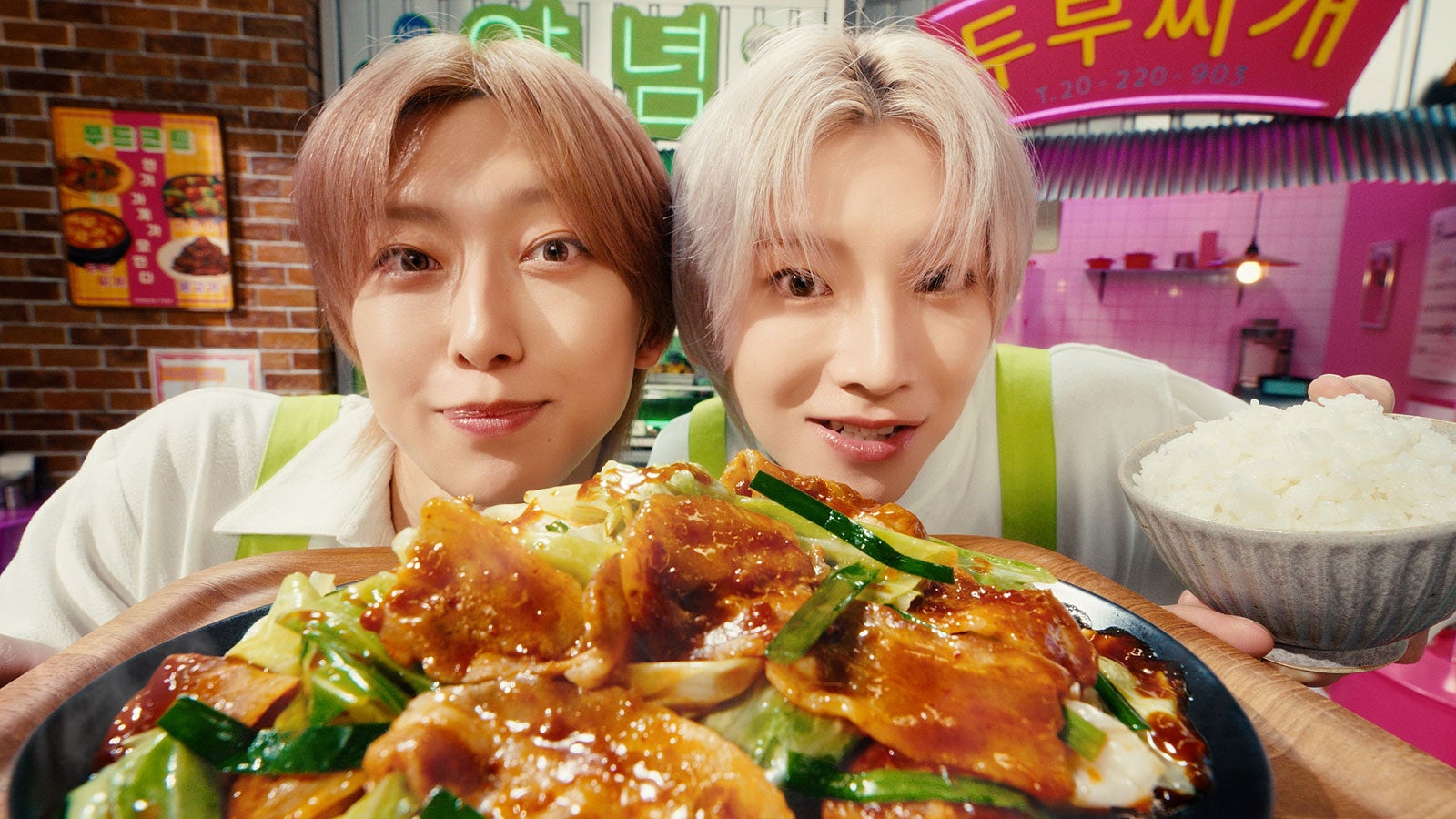 &TEAM「Cook Do（R） KOREA！」新テレビCM「豆腐チゲ+タッカルビ」「プルコギ＋ヤンニョム篇」（提供写真）