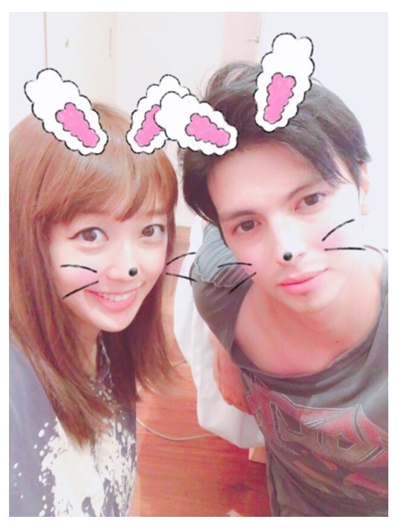 アレク、妻・川崎希の誕生日に幸せ夫婦2ショット