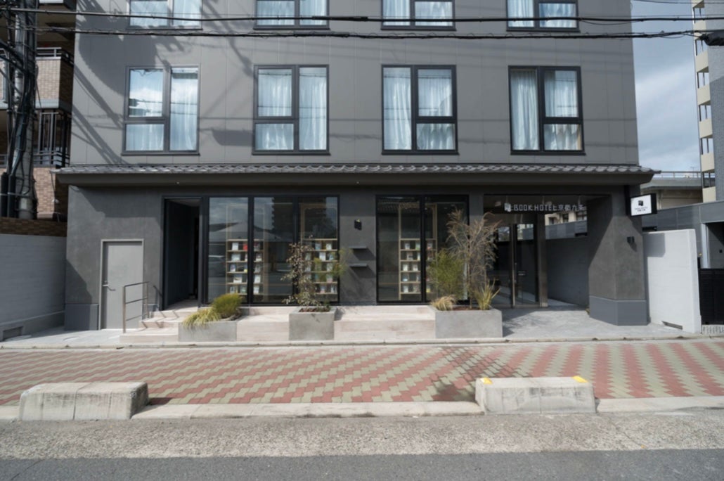 【写真】京都に“読書のきっかけを生むホテル”「BOOK HOTEL 京都九条」蔵書2000冊超え＆カフェバー併設