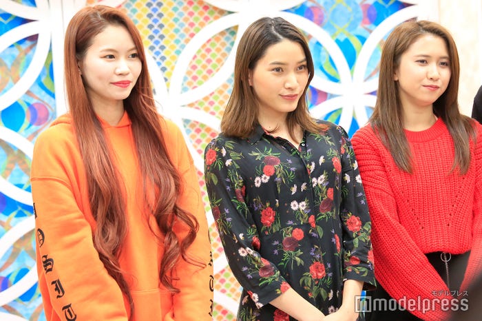 長谷川佳奈、樽見麻緒、菅原樹里亜 (C)モデルプレス