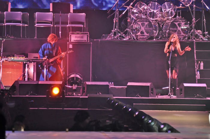 Violet UK(YOSHIKIはドラムからギターへチェンジ)