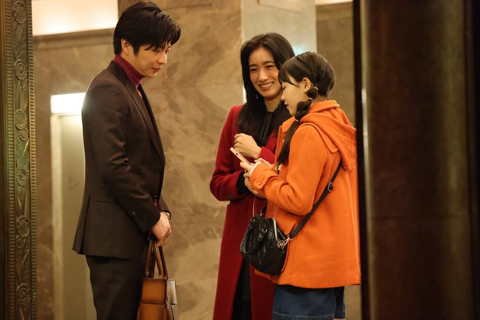 田中圭、中田クルミ、稲垣来泉「アンサンブル」第2話(C)日本テレビ