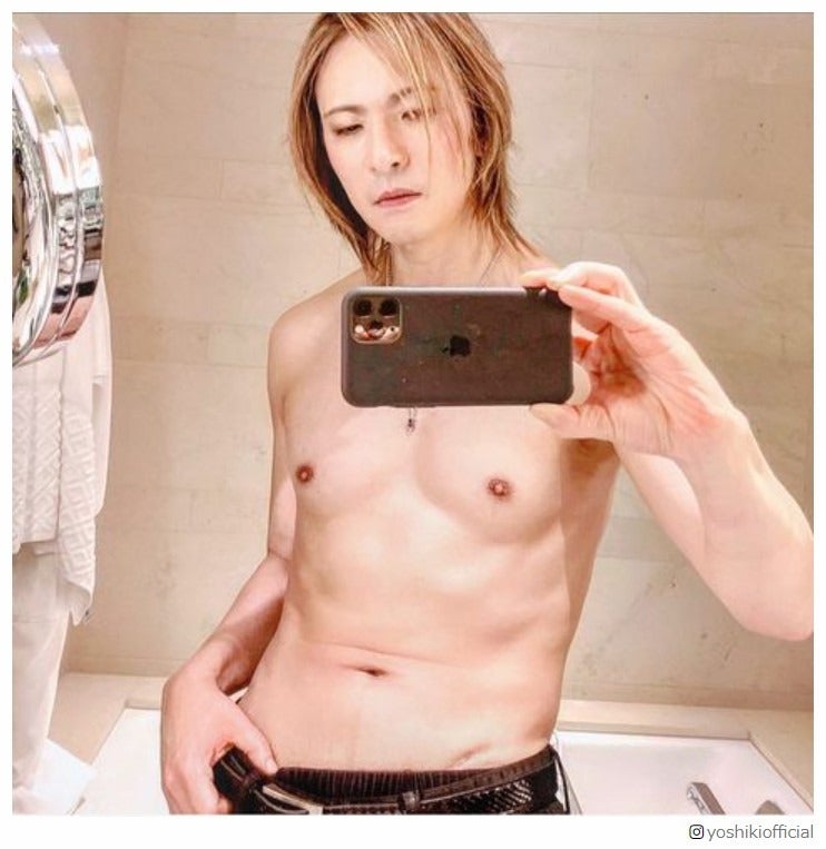 X JAPAN・YOSHIKI、素顔で肉体美披露 術後4年経過を報告「みんなのサポートのおかげ」