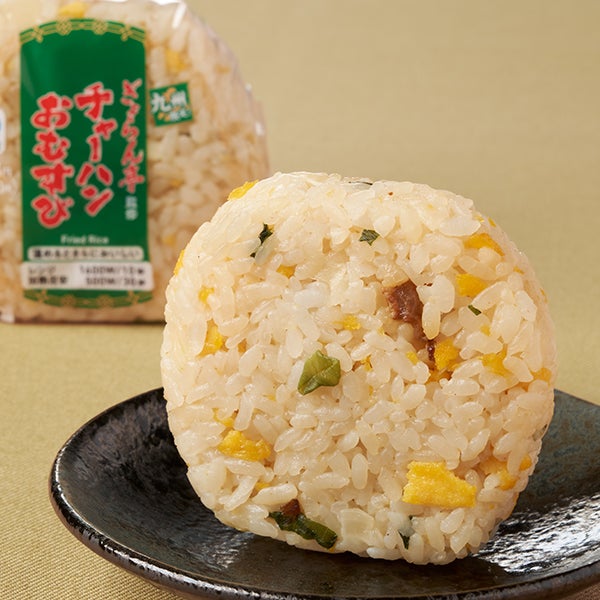 ぎょらん亭監修　チャーハンおむすび（提供写真）