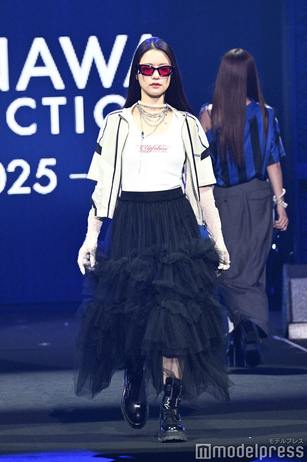 るな、サングラス×前髪かき上げ仕草で歓声浴びる【オキコレ2025