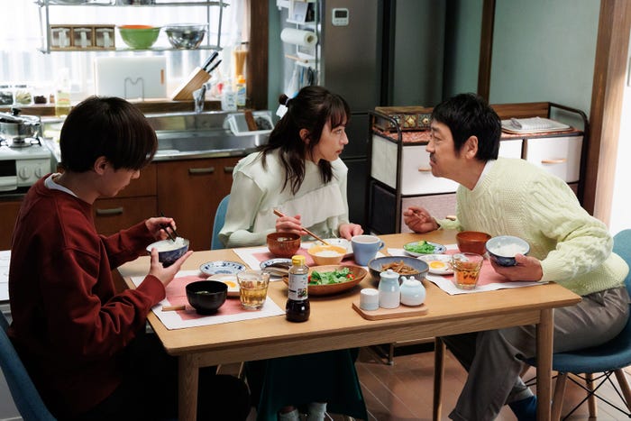 永瀬廉、門脇麦、大森南朋「厨房のありす」第2話より(C)日本テレビ