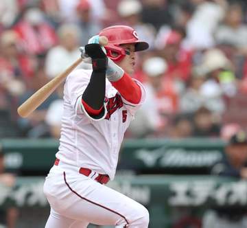同学年の甲子園スター対決は広島・小園に軍配 オリックス・吉田輝星との対戦で右前打「真っすぐを投げてこなかったので…」