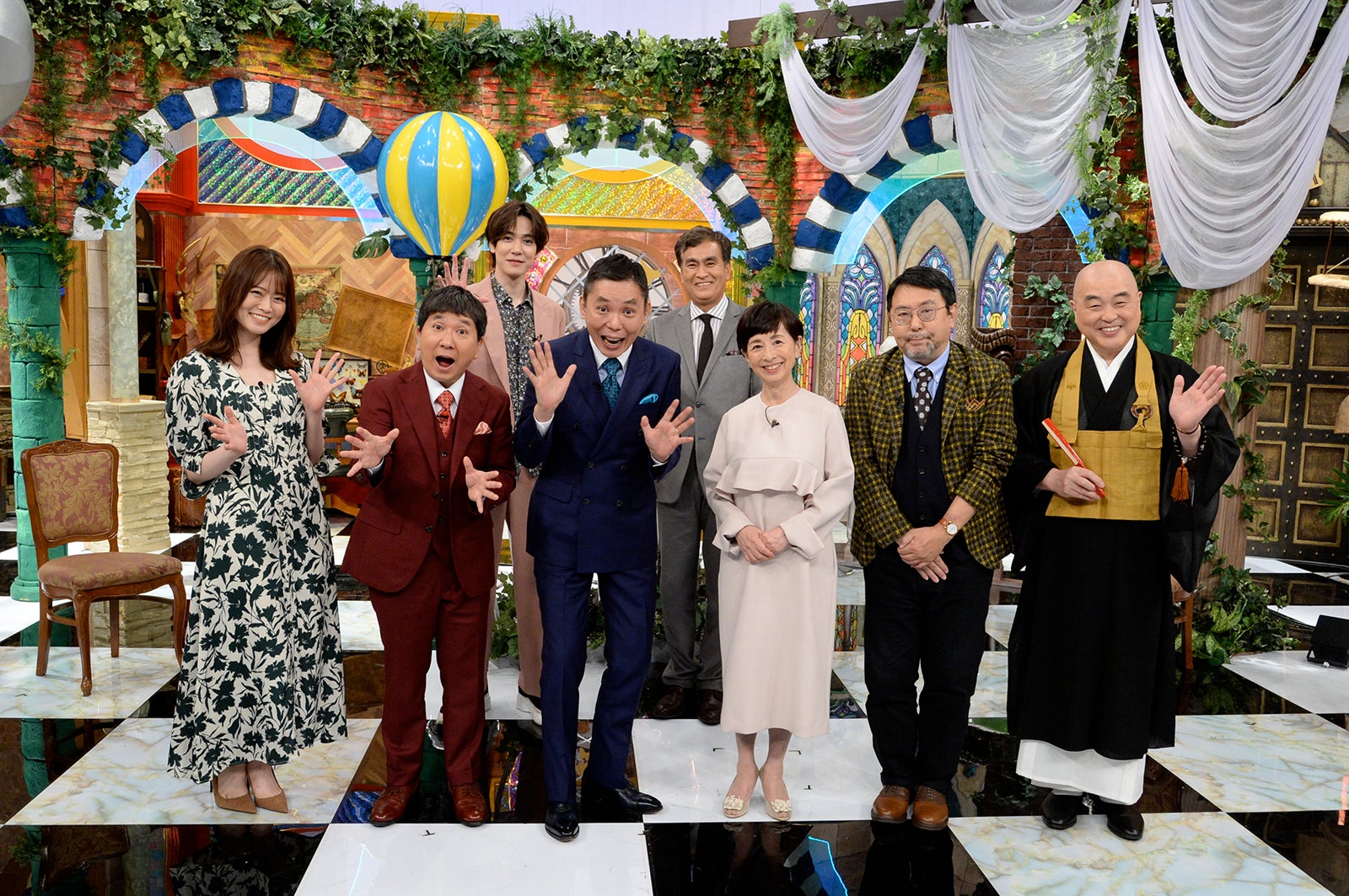 （前列左から）山崎怜奈、爆笑問題（田中裕二、太田光）、阿川佐和子、本郷和人、千葉公慈（後列左から）内藤秀一郎、石原良純 （C）テレビ朝日