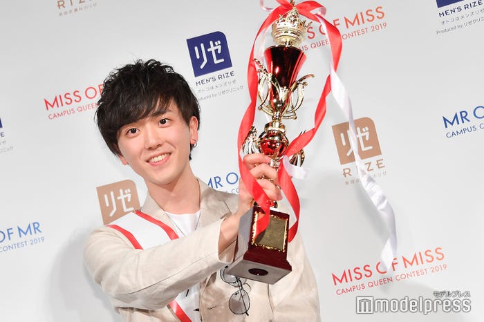草地稜之さん(C)モデルプレス