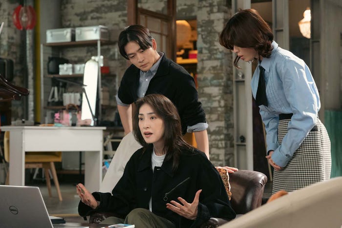 松下洸平、天海祐希、白石聖「合理的にあり得ない~探偵・上水流涼子の解明~」第7話より(C)カンテレ