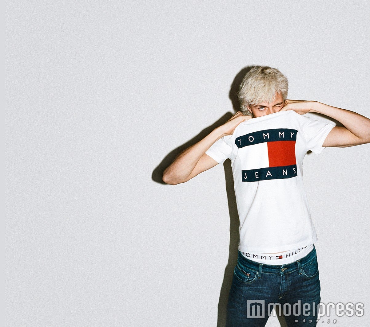 ラッキーブルー・スミス（画像提供：トミー ヒルフィガー ジャパン）