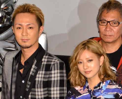 AAAに大歓声 スペシャルゲストで登場