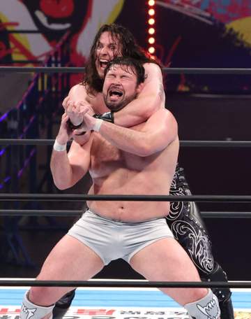 柔道金メダリストが屈辱！ウルフアロン、絞め落とされて悪夢の黒星 長身2mのOSKARに敗れ“推し変”する女性ファンの姿も