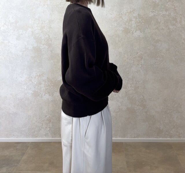 ユニクロスムースコットンクルーネックセーターMサイズの丈感　横