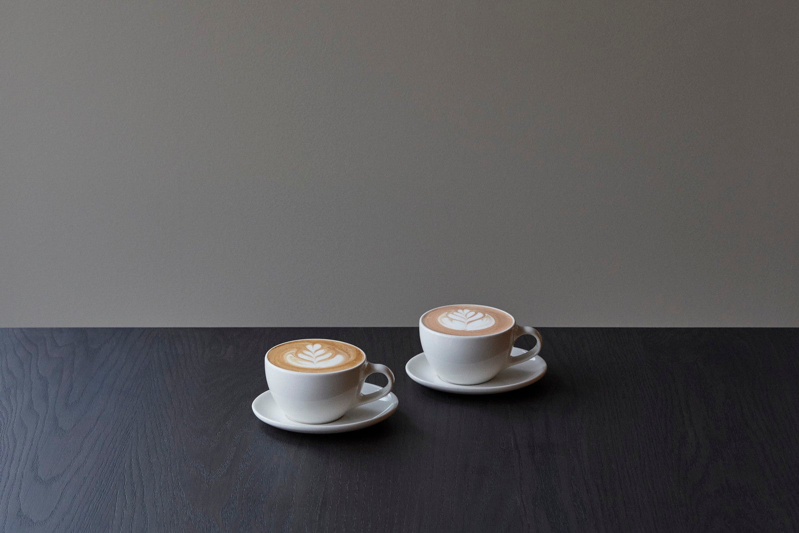 シングルオリジンカカオ モカ（HOT／ICE）750円、シングルオリジンカカオ ホットチョコレート（HOT）772円／画像提供：Blue Bottle Coffee Japan