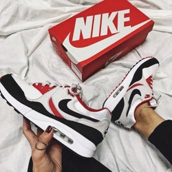 Nike ナイキ のエアマックス どんなコーデだと今っぽい ハイテクスニーカーのおしゃれコーデ モデルプレス