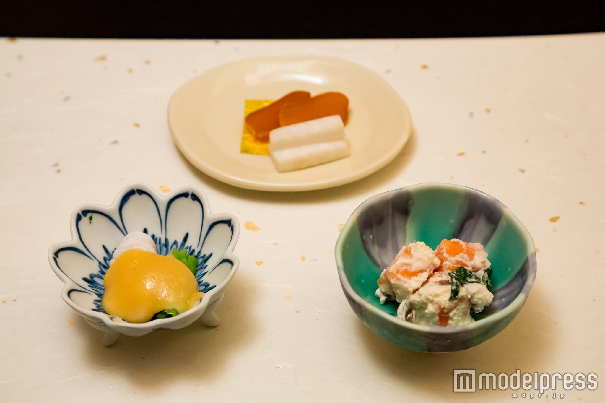 小皿の料理は器にもこだわりが光る