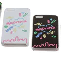 スピンズ×Highend-berryコラボiPhone5ケース（左から）「ネオンロゴBlack」「ネオンロゴWhite」「カラフルロゴ」「スペースロゴ」
