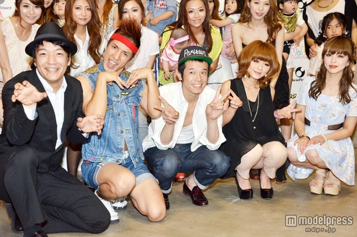 左から:2700(八十島、ツネ)、庄司智春、宮下美恵、板橋瑠美/「ママコレクション2013」