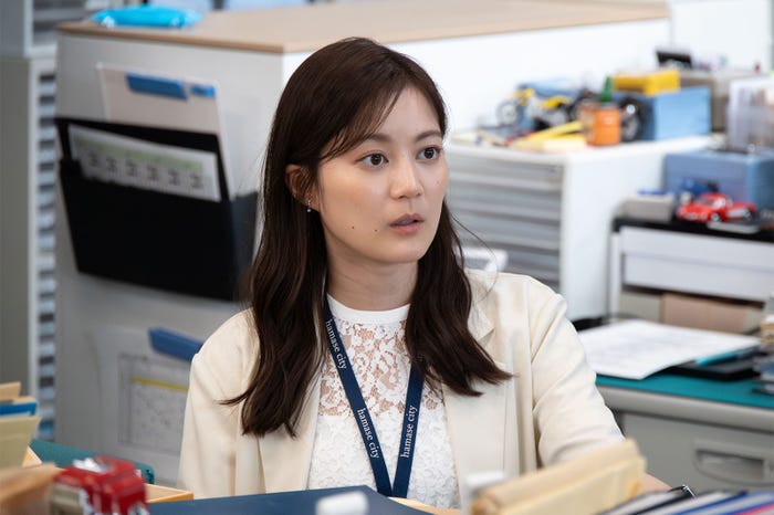 生田絵梨花「明日はもっと、いい日になる」第1話(C)フジテレビ