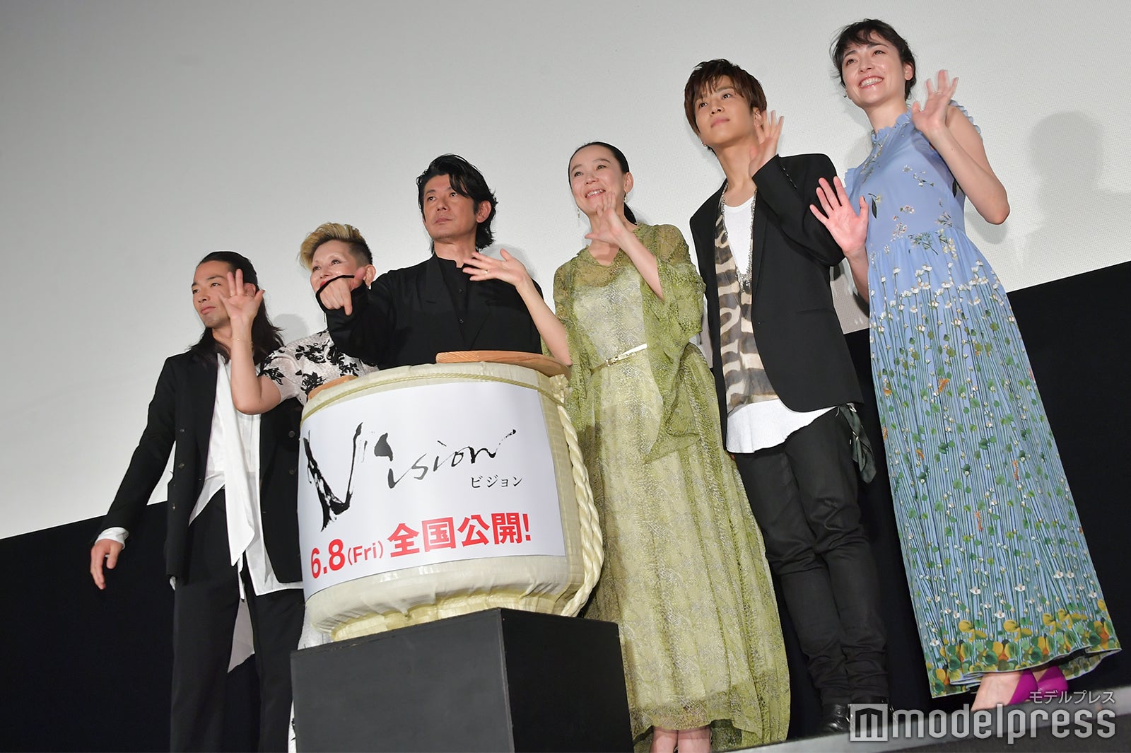 （左から）森山未來、夏木マリ、永瀬正敏、河瀬直美監督、岩田剛典、美波（C）モデルプレス