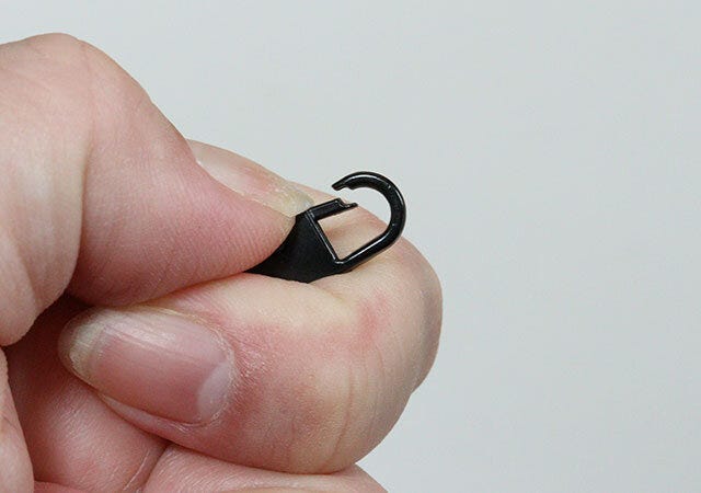 セリア　壊れたファスナーの引手交換用パーツ2個入　つけ外し