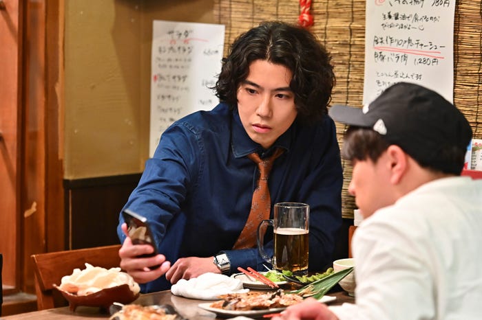 賀来賢人、濱田岳(C)TBS