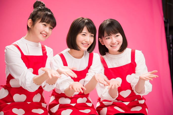 (左から)久間田琳加、浜辺美波、山田杏奈/メイキングカットより(提供画像)