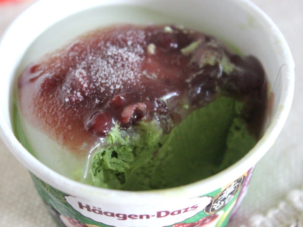 粒あんはややとろっとしており、アイスやお餅とよくからみます