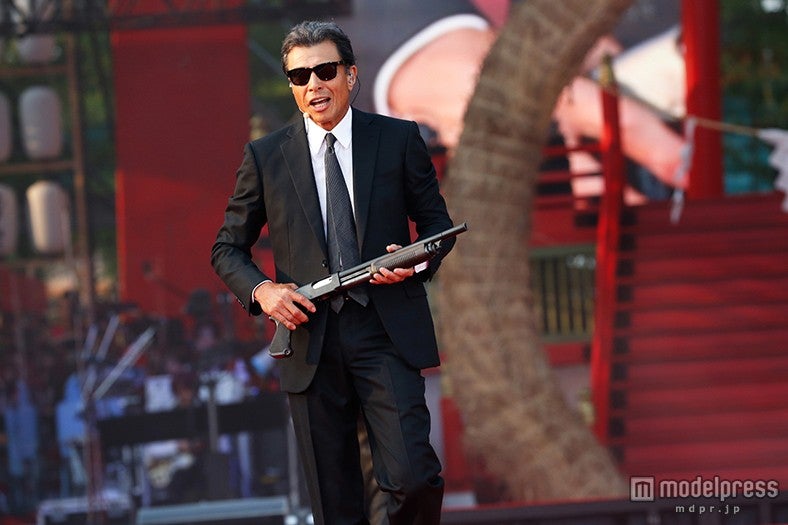 「桃神祭2015」に登場した舘ひろし／Photo by HAJIME KAMIIISAKA+Z