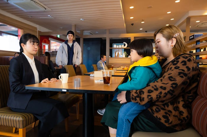 菅野美穂、木戸大聖、佐藤大空、えびちゃん「ゆりあ先生の赤い糸」第8話より(C)テレビ朝日