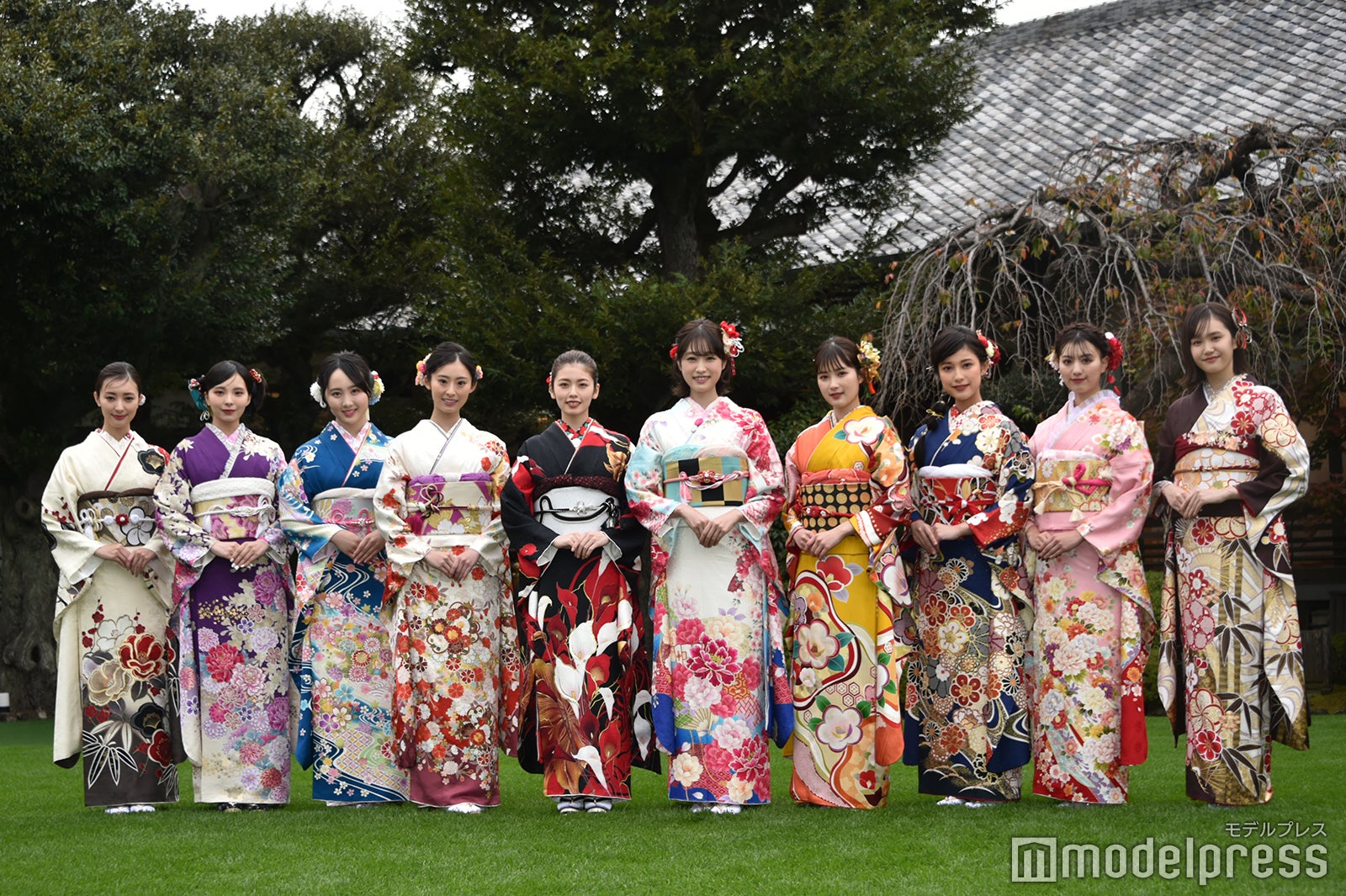 （左から）宮本茉由、川口ゆりな、本田望結、井本彩花、小芝風花、高橋ひかる、井頭愛海、玉田志織、鶴嶋乃愛、尾碕真花（C）モデルプレス