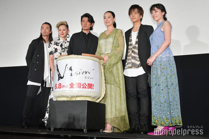 (左から)森山未來、夏木マリ、永瀬正敏、河瀬直美監督、岩田剛典、美波(C)モデルプレス