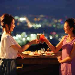 ガーデンバーで語らうひととき/画像提供:神戸布引ハーブ園