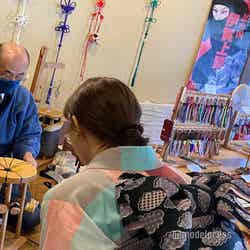 「くみひも平井」の社長さんが特別に組紐の実演を見せて下さいました(C)モデルプレス(C)モデルプレス