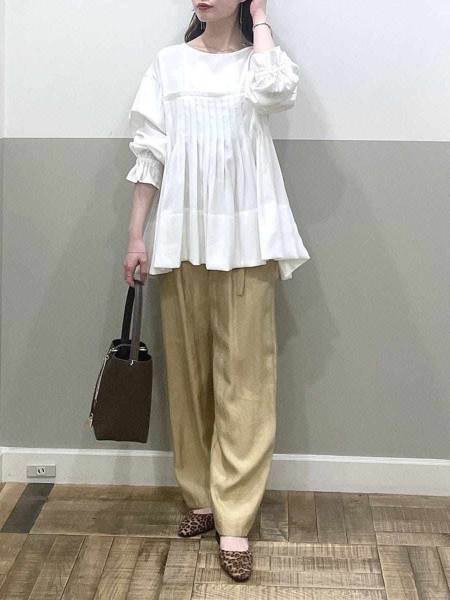 白ブラウスコーデ1