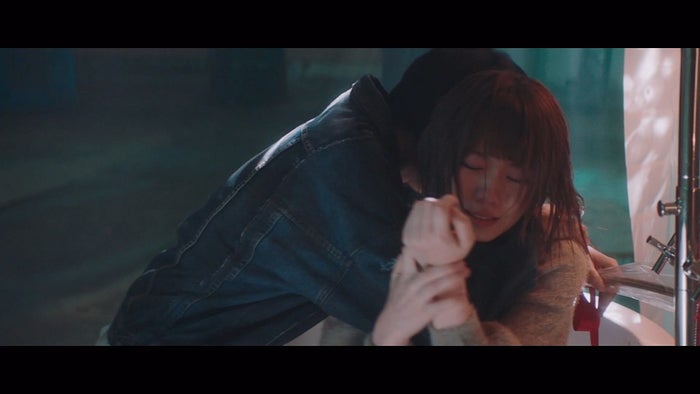 欅坂46「黒い羊」MVより／（提供画像）
