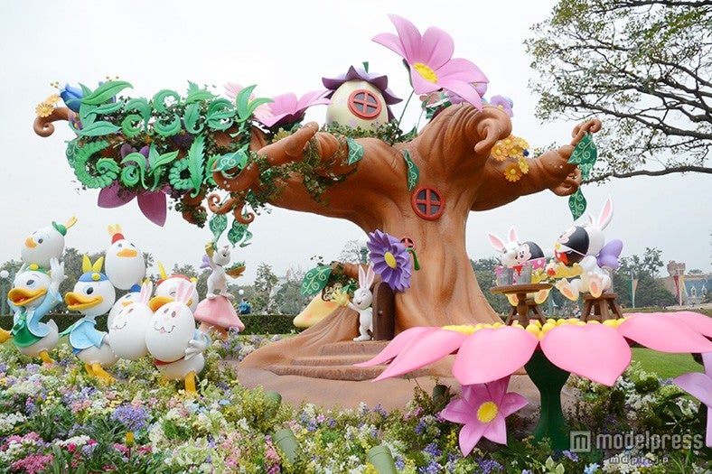 イースターバニーが集まるツリーハウス