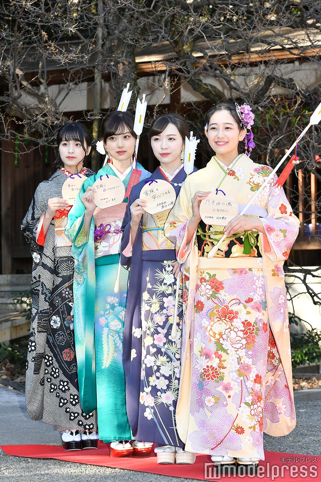 （左から）大園桃子、山下美月、渡辺みり愛、向井葉月（C）モデルプレス