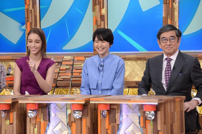 (左から)滝沢カレン、長澤まさみ、石坂浩二 (C)フジテレビ