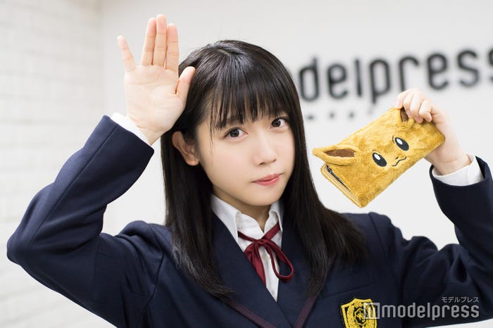 来栖りん“推しポケモン”は「ルカリオとエーフィ!」/エーフィの進化前ポケモン・イーブイの携帯ケース(私物) (C)モデルプレス