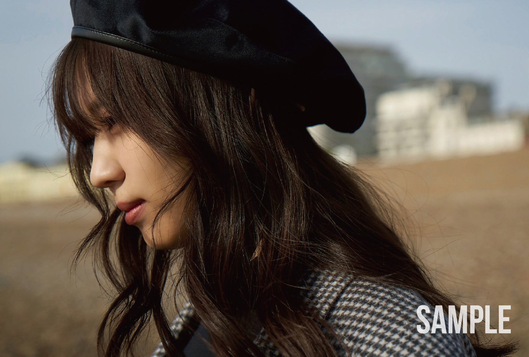 小林由依／通常版封入ポストカード（画像提供：KADOKAWA）