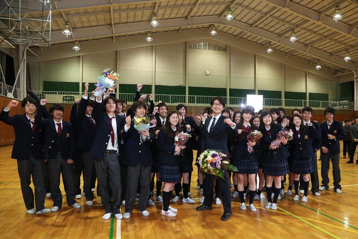 クランクアップの様子(写真提供:関西テレビ)