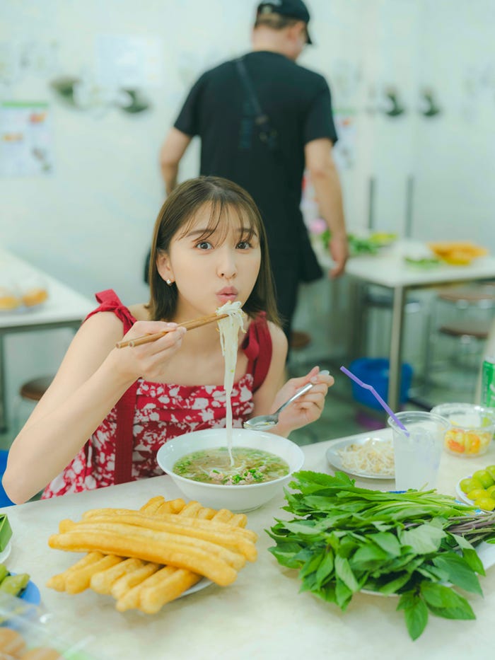 玉井詩織1st写真集「たまゆら」撮影:遠藤優貴(C)SDP