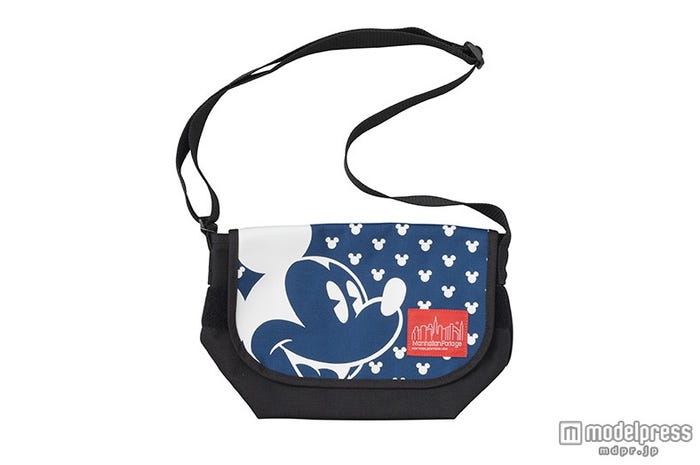 メッセンジャーバッグ/M¥12800、L ¥15800(C)Disney