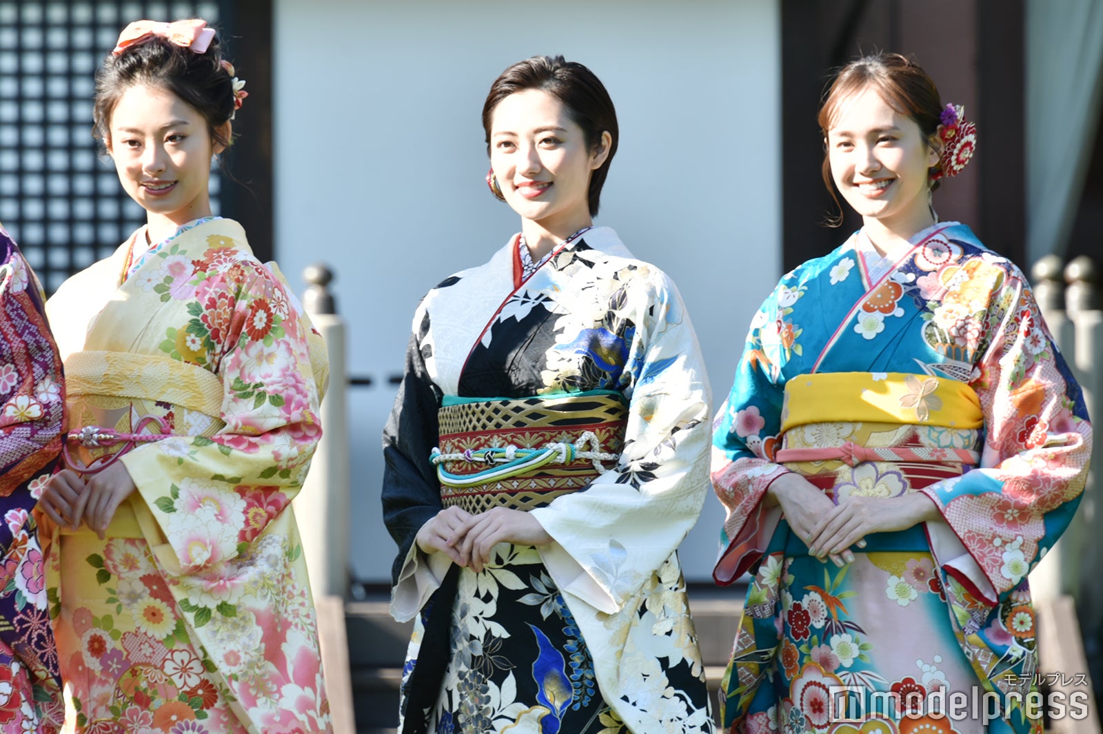 井本彩花、奥山かずさ、尾碕真花（C）モデルプレス