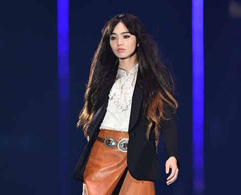 小松菜奈、小顔際立つフォークロアスタイルで観客圧倒<TGC 2015S/S>