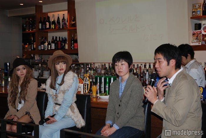 「ママカワプロジェクト×大地を守る会 放射能 勉強 キャラバン in渋谷」(左から)出羽瞳、板橋瑠美