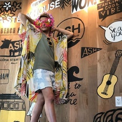 ボイメン小林豊、ハワイで浮かれている写真を公開「かわいい!」「合成かと思った」の声