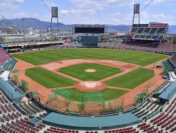 試合直後のマツダスタジアムでまさかの珍事 中日・樋口と二塁塁審・水口が衝突で騒然 プレーには影響なし